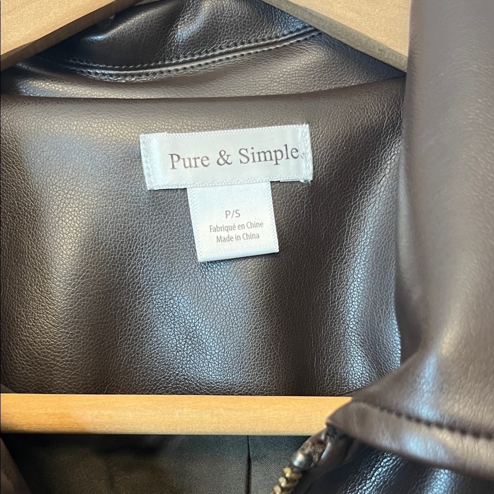 SOLD ✨Pure & Simple Faux Leather Jacket - Picture 5 of 7